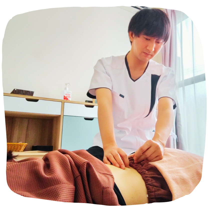 腰痛の原因となる深部筋の緊張に対し、単鍼法でアプローチする笑顔鍼灸院の院長