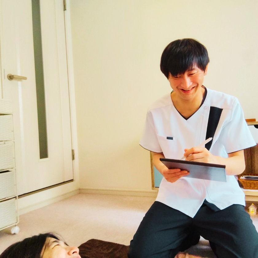 慢性腰痛のお悩みを丁寧に聞く笑顔鍼灸院の院長